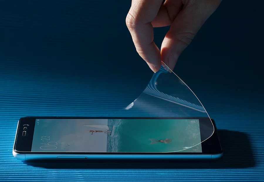 Что лучше защитное стекло или пленка для смартфона