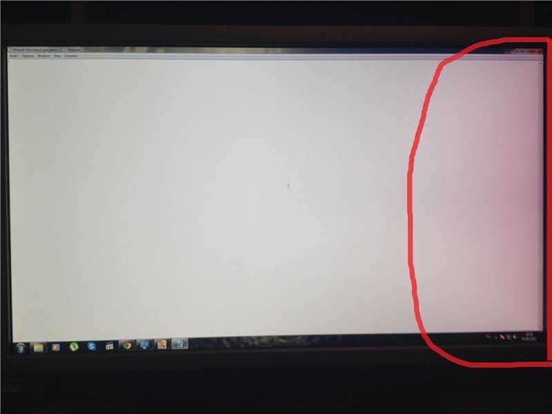 Почему видна только одна сторона. Черное пятно сбоку на матрице ноутбука Acer. Полосы на матрице ноутбука. Полосы по краям монитора. Черный экран с полосками.