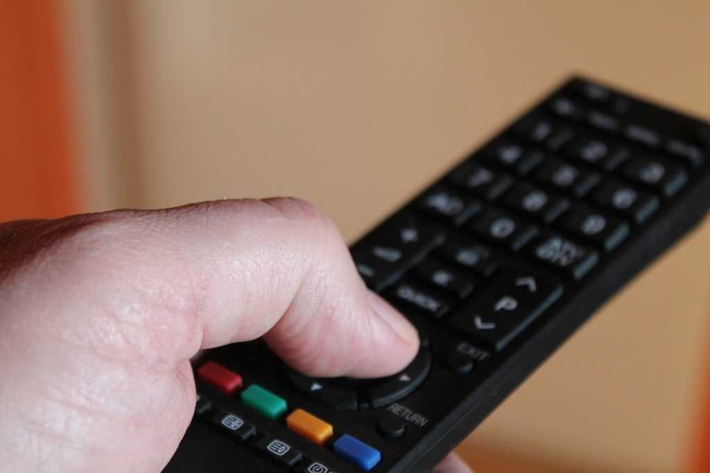 Способы разблокировать телевизор, кнопки на нем и каналы