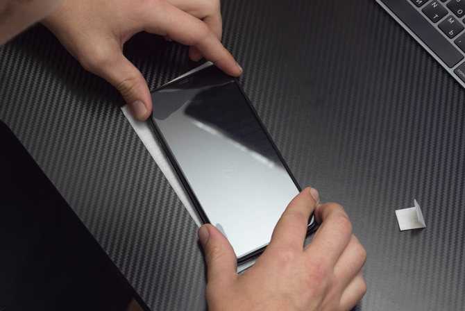 Защищаем дисплей смартфона от пыли, влаги и отпечатков пальцев поумному с пошаговой инструкцией от CHIP