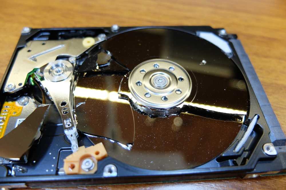 Достать информацию диска. Внешний External HDD Seagate remont. Повреждение жесткого диска. Сломанный жесткий диск. Поврежденный жесткий диск.