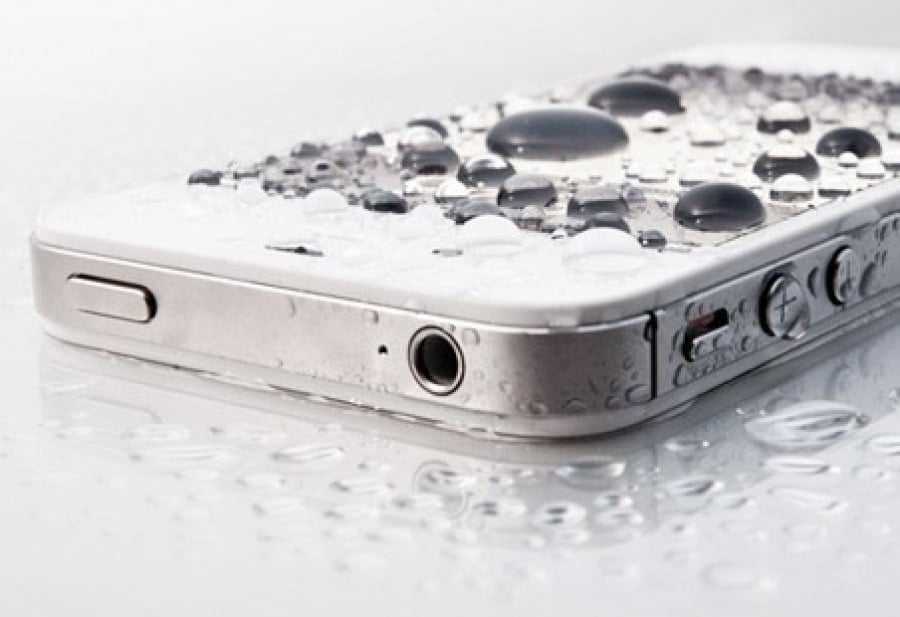 Айфон и рис: вся правда о том, нужно ли держать «утонувший» смартфон в крупе?