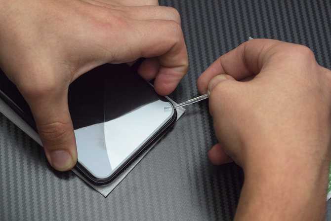 Как правильно клеить защитное стекло на телефон: смартфон прослужит тебе годы!