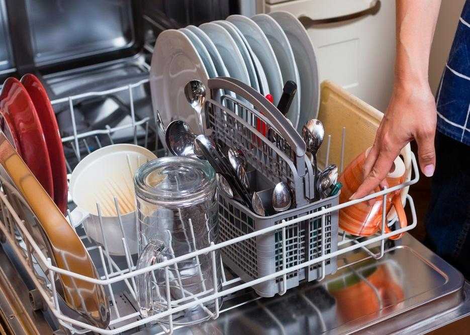 Можно ли мыть чугунные и тефлоновые сковородки в посудомоечной машине