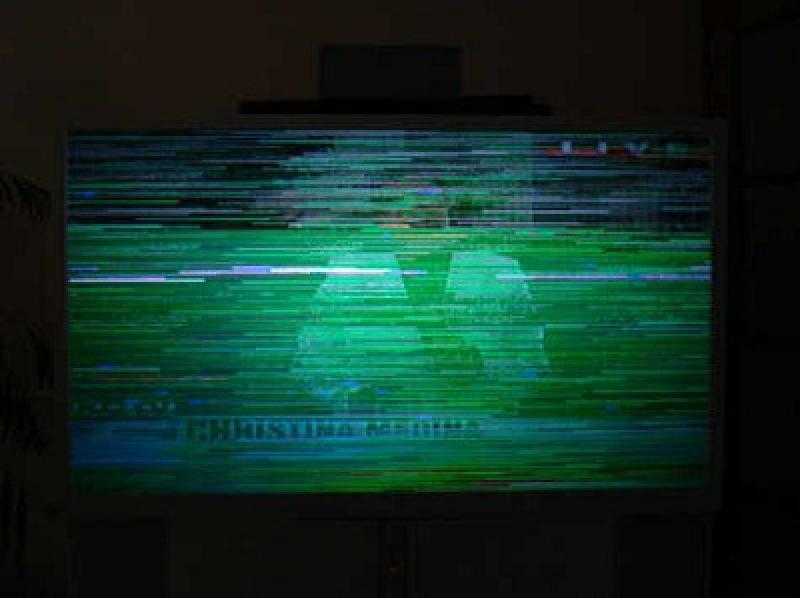 Зеленые полосы на телевизоре. Телевизор самсунг рябит экран. Телевизор самсунг мерцает экран. Рябь на мониторе. Рябит экран ноутбука.