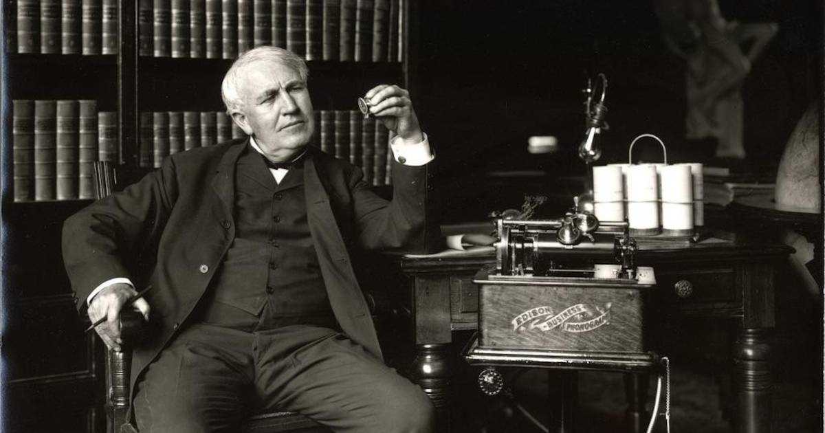 Заслуженный изобретатель и главный электрик мира Томас Эдисон изобрел сотни приборов и даже систем, которые работают по сей день Мы расскажем о 10 изобретениях, изменивших мир